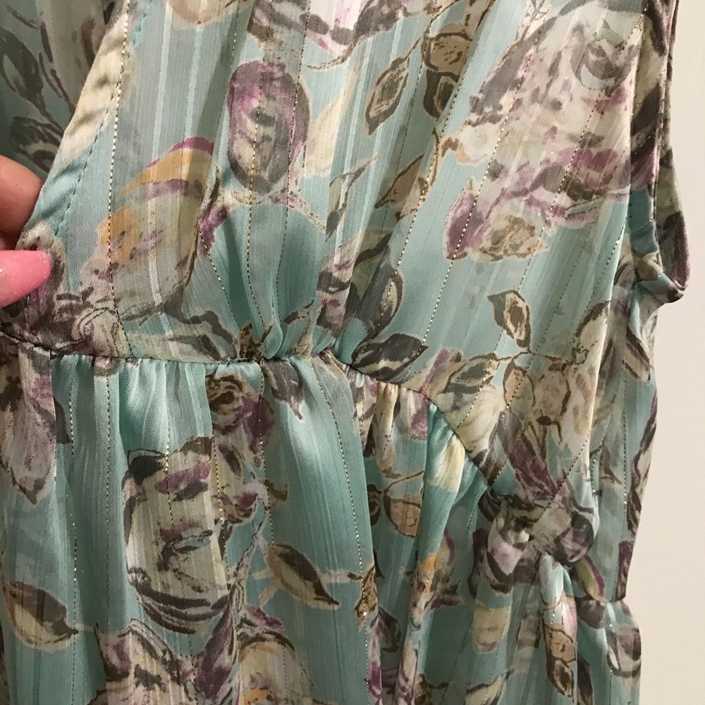⭐️3 for $20 Women’s Floral Keyhole Choker Top - Picture 5 of 5